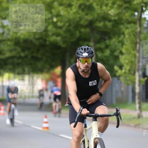 10.08.2025 - GEWOBA Citytriathlon Bremen Yannick Fuchs http://msf.ph/oto/8545134 10.08.2025 12:56:34 Radfahren 555, 567, 678, 706, 721, 737, 749, 772, 782, 814, 815, 831, 844 meine-sportfotos.de