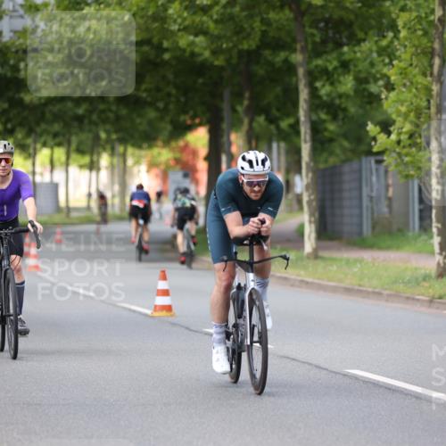 10.08.2025 - GEWOBA Citytriathlon Bremen Yannick Fuchs http://msf.ph/oto/8545146 10.08.2025 12:56:35 Radfahren 555, 567, 678, 706, 721, 737, 749, 772, 782, 814, 815, 831, 844 meine-sportfotos.de