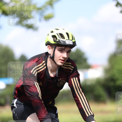 10.08.2025 - GEWOBA Citytriathlon Bremen Yannick Fuchs http://msf.ph/oto/8545147 10.08.2025 11:02:56 Radfahren 23, 53, 135, 223 meine-sportfotos.de