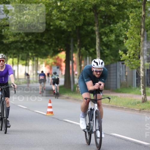 10.08.2025 - GEWOBA Citytriathlon Bremen Yannick Fuchs http://msf.ph/oto/8545149 10.08.2025 12:56:35 Radfahren 555, 567, 678, 706, 721, 737, 749, 772, 782, 814, 815, 831, 844 meine-sportfotos.de