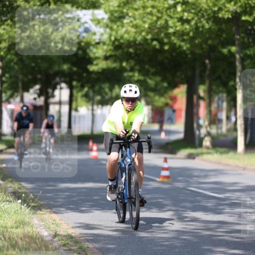 10.08.2025 - GEWOBA Citytriathlon Bremen Yannick Fuchs http://msf.ph/oto/8545156 10.08.2025 11:03:19 Radfahren 27, 175, 177, 189, 415, 496 meine-sportfotos.de