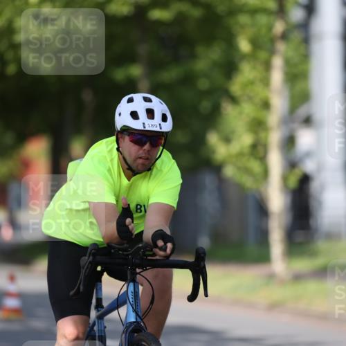 10.08.2025 - GEWOBA Citytriathlon Bremen Yannick Fuchs http://msf.ph/oto/8545158 10.08.2025 11:03:20 Radfahren 27, 175, 177, 189, 415, 496 meine-sportfotos.de