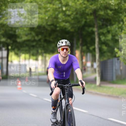 10.08.2025 - GEWOBA Citytriathlon Bremen Yannick Fuchs http://msf.ph/oto/8545159 10.08.2025 12:56:36 Radfahren 555, 567, 678, 706, 721, 737, 749, 772, 782, 814, 815, 831, 844 meine-sportfotos.de