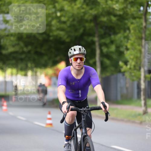 10.08.2025 - GEWOBA Citytriathlon Bremen Yannick Fuchs http://msf.ph/oto/8545161 10.08.2025 12:56:36 Radfahren 555, 567, 678, 706, 721, 737, 749, 772, 782, 814, 815, 831, 844 meine-sportfotos.de