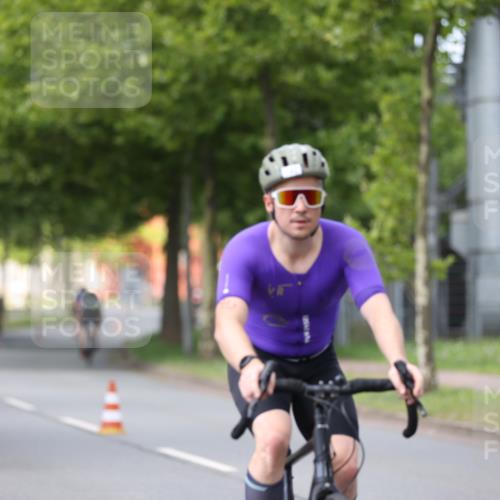 10.08.2025 - GEWOBA Citytriathlon Bremen Yannick Fuchs http://msf.ph/oto/8545164 10.08.2025 12:56:37 Radfahren 555, 567, 597, 678, 706, 721, 737, 749, 772, 782, 814, 815, 831 meine-sportfotos.de