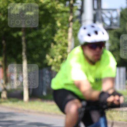 10.08.2025 - GEWOBA Citytriathlon Bremen Yannick Fuchs http://msf.ph/oto/8545166 10.08.2025 11:03:20 Radfahren 27, 175, 177, 189, 415, 496 meine-sportfotos.de