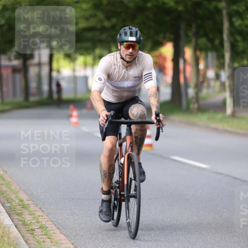 10.08.2025 - GEWOBA Citytriathlon Bremen Yannick Fuchs http://msf.ph/oto/8545188 10.08.2025 12:56:38 Radfahren 555, 567, 597, 678, 706, 721, 737, 749, 772, 782, 814, 815, 831 meine-sportfotos.de