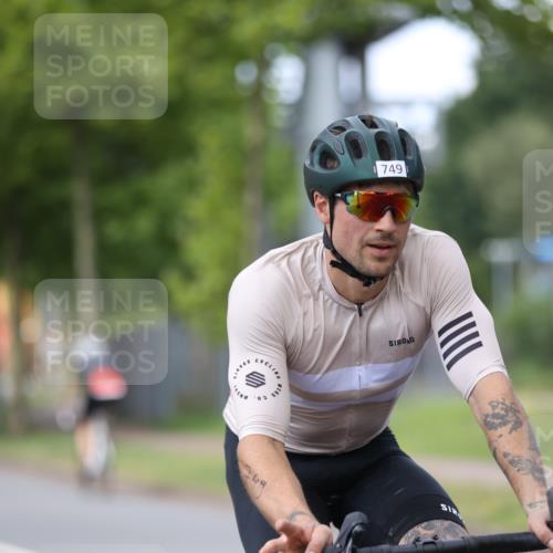 10.08.2025 - GEWOBA Citytriathlon Bremen Yannick Fuchs http://msf.ph/oto/8545200 10.08.2025 12:56:39 Radfahren 555, 567, 597, 678, 706, 721, 737, 749, 772, 782, 814, 815, 831 meine-sportfotos.de