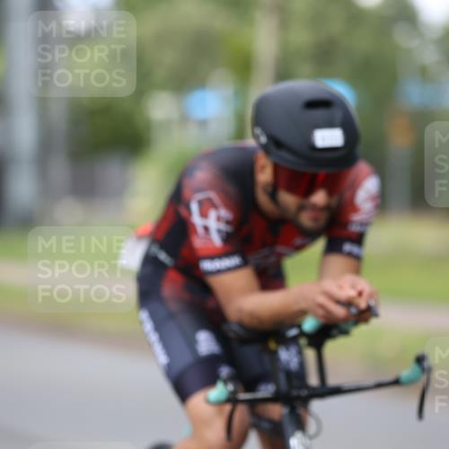10.08.2025 - GEWOBA Citytriathlon Bremen Yannick Fuchs http://msf.ph/oto/8545213 10.08.2025 12:56:46 Radfahren 597, 706, 737, 749, 755, 772, 782, 815, 830, 831, 1014 meine-sportfotos.de
