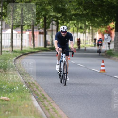 10.08.2025 - GEWOBA Citytriathlon Bremen Yannick Fuchs http://msf.ph/oto/8545216 10.08.2025 12:56:47 Radfahren 597, 672, 706, 737, 749, 755, 772, 782, 815, 830, 913, 1014 meine-sportfotos.de