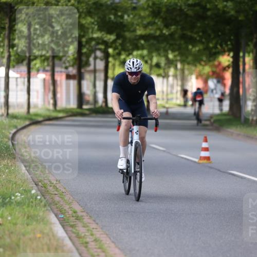 10.08.2025 - GEWOBA Citytriathlon Bremen Yannick Fuchs http://msf.ph/oto/8545220 10.08.2025 12:56:47 Radfahren 597, 672, 706, 737, 749, 755, 772, 782, 815, 830, 913, 1014 meine-sportfotos.de