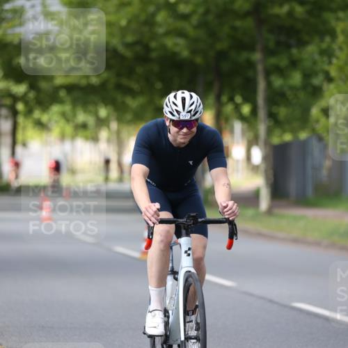 10.08.2025 - GEWOBA Citytriathlon Bremen Yannick Fuchs http://msf.ph/oto/8545223 10.08.2025 12:56:47 Radfahren 597, 672, 706, 737, 749, 755, 772, 782, 815, 830, 913, 1014 meine-sportfotos.de