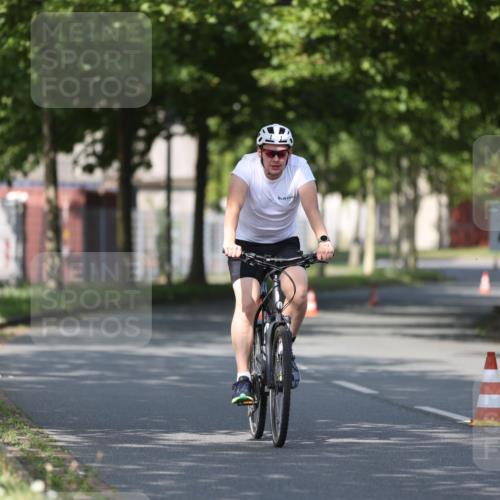 10.08.2025 - GEWOBA Citytriathlon Bremen Yannick Fuchs http://msf.ph/oto/8545243 10.08.2025 11:03:42 Radfahren 13, 55, 167 meine-sportfotos.de