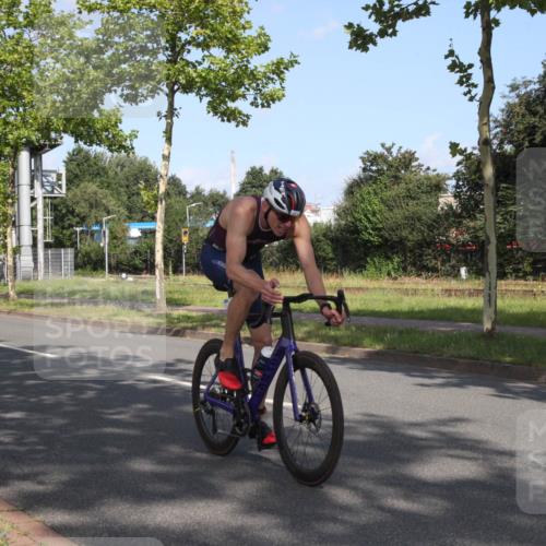 10.08.2025 - GEWOBA Citytriathlon Bremen Yannick Fuchs http://msf.ph/oto/8545245 10.08.2025 10:23:52 Radfahren 391 meine-sportfotos.de