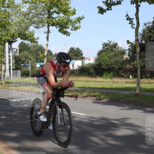 10.08.2025 - GEWOBA Citytriathlon Bremen Yannick Fuchs http://msf.ph/oto/8545248 10.08.2025 10:24:18 Radfahren 374, 398 meine-sportfotos.de