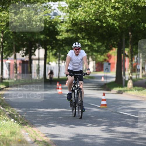 10.08.2025 - GEWOBA Citytriathlon Bremen Yannick Fuchs http://msf.ph/oto/8545251 10.08.2025 11:03:42 Radfahren 13, 55, 167 meine-sportfotos.de