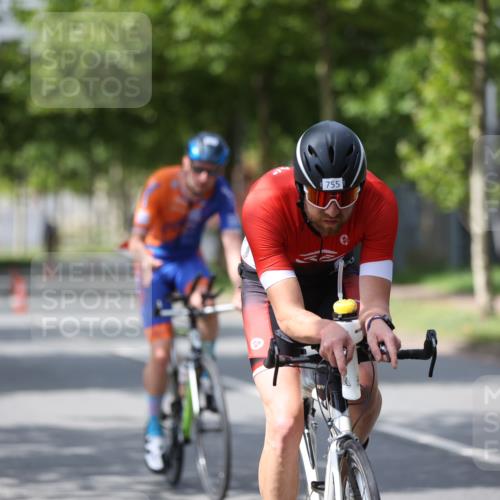 10.08.2025 - GEWOBA Citytriathlon Bremen Yannick Fuchs http://msf.ph/oto/8545252 10.08.2025 12:56:54 Radfahren 559, 597, 672, 755, 815, 830, 879, 913, 1014 meine-sportfotos.de