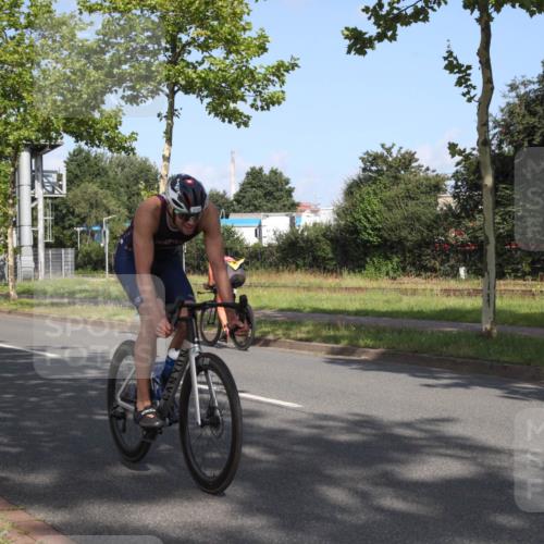 10.08.2025 - GEWOBA Citytriathlon Bremen Yannick Fuchs http://msf.ph/oto/8545253 10.08.2025 10:24:21 Radfahren 374, 398 meine-sportfotos.de
