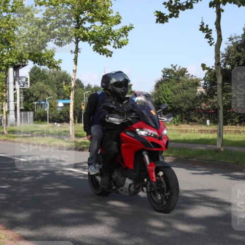10.08.2025 - GEWOBA Citytriathlon Bremen Yannick Fuchs http://msf.ph/oto/8545258 10.08.2025 10:24:31 Radfahren 398 meine-sportfotos.de