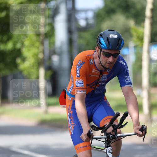 10.08.2025 - GEWOBA Citytriathlon Bremen Yannick Fuchs http://msf.ph/oto/8545259 10.08.2025 12:56:55 Radfahren 559, 597, 672, 723, 755, 815, 830, 879, 913, 1014 meine-sportfotos.de