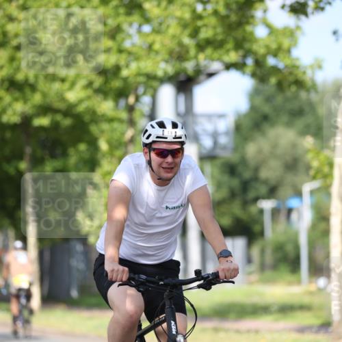10.08.2025 - GEWOBA Citytriathlon Bremen Yannick Fuchs http://msf.ph/oto/8545263 10.08.2025 11:03:44 Radfahren 13, 55, 167 meine-sportfotos.de
