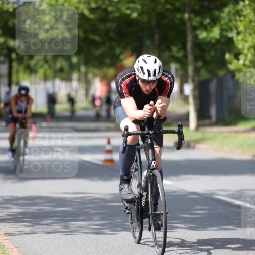 10.08.2025 - GEWOBA Citytriathlon Bremen Yannick Fuchs http://msf.ph/oto/8545274 10.08.2025 12:56:57 Radfahren 559, 597, 672, 723, 755, 815, 830, 879, 913, 1003, 1014 meine-sportfotos.de