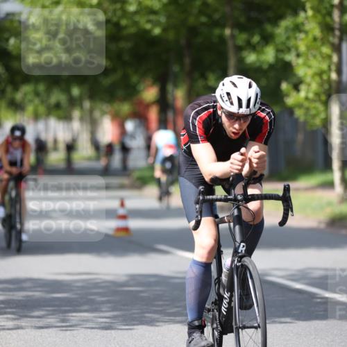 10.08.2025 - GEWOBA Citytriathlon Bremen Yannick Fuchs http://msf.ph/oto/8545276 10.08.2025 12:56:57 Radfahren 559, 597, 672, 723, 755, 815, 830, 879, 913, 1003, 1014 meine-sportfotos.de