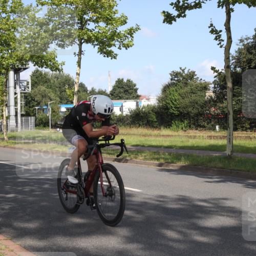10.08.2025 - GEWOBA Citytriathlon Bremen Yannick Fuchs http://msf.ph/oto/8545279 10.08.2025 10:25:53 Radfahren 369, 431 meine-sportfotos.de