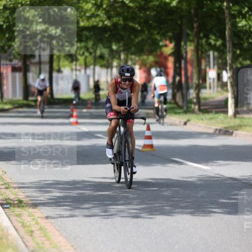 10.08.2025 - GEWOBA Citytriathlon Bremen Yannick Fuchs http://msf.ph/oto/8545281 10.08.2025 12:56:58 Radfahren 559, 597, 672, 723, 730, 755, 815, 830, 879, 913, 1003, 1014 meine-sportfotos.de