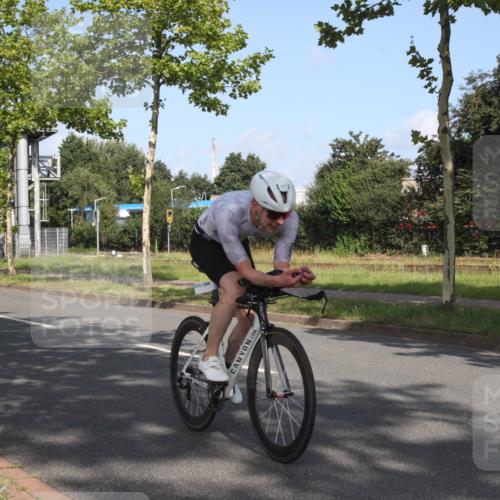10.08.2025 - GEWOBA Citytriathlon Bremen Yannick Fuchs http://msf.ph/oto/8545288 10.08.2025 10:26:20 Radfahren 395, 507 meine-sportfotos.de