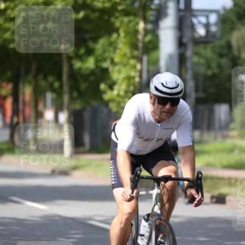 10.08.2025 - GEWOBA Citytriathlon Bremen Yannick Fuchs http://msf.ph/oto/8545304 10.08.2025 12:57:03 Radfahren 559, 672, 723, 730, 755, 758, 830, 879, 913, 940, 969, 1003, 1014 meine-sportfotos.de