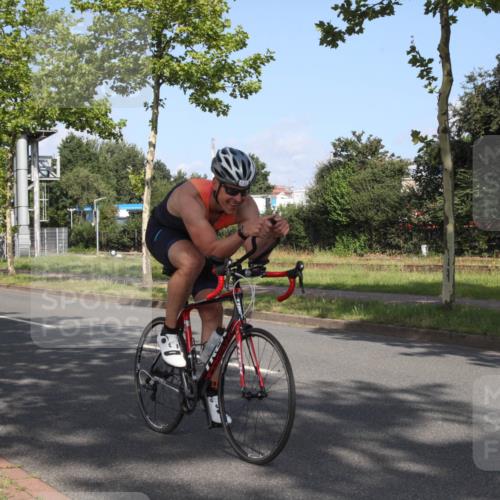 10.08.2025 - GEWOBA Citytriathlon Bremen Yannick Fuchs http://msf.ph/oto/8545306 10.08.2025 10:27:23 Radfahren 351, 437, 511 meine-sportfotos.de