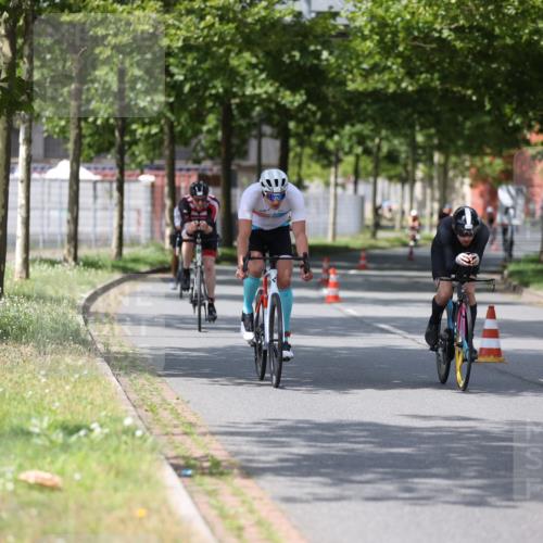 10.08.2025 - GEWOBA Citytriathlon Bremen Yannick Fuchs http://msf.ph/oto/8545313 10.08.2025 12:57:04 Radfahren 559, 672, 723, 730, 755, 758, 830, 879, 913, 940, 969, 1003, 1014 meine-sportfotos.de