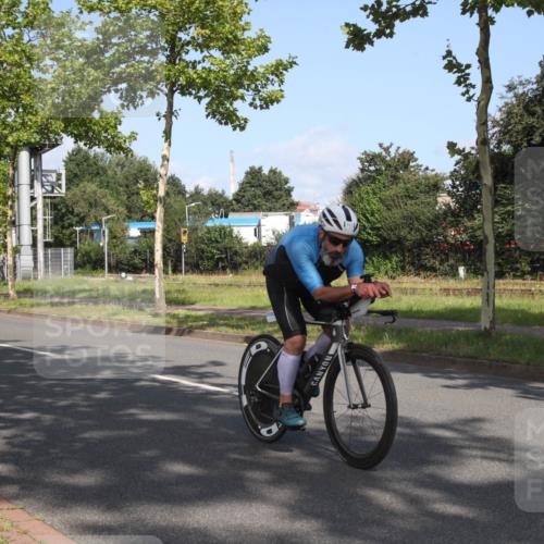 10.08.2025 - GEWOBA Citytriathlon Bremen Yannick Fuchs http://msf.ph/oto/8545315 10.08.2025 10:27:41 Radfahren 351, 422 meine-sportfotos.de