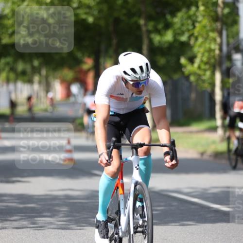 10.08.2025 - GEWOBA Citytriathlon Bremen Yannick Fuchs http://msf.ph/oto/8545327 10.08.2025 12:57:05 Radfahren 559, 672, 723, 730, 755, 758, 830, 849, 879, 913, 940, 969, 1003, 1014 meine-sportfotos.de