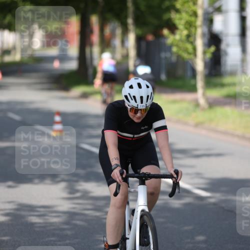 10.08.2025 - GEWOBA Citytriathlon Bremen Yannick Fuchs http://msf.ph/oto/8545330 10.08.2025 11:04:48 Radfahren 235, 361 meine-sportfotos.de