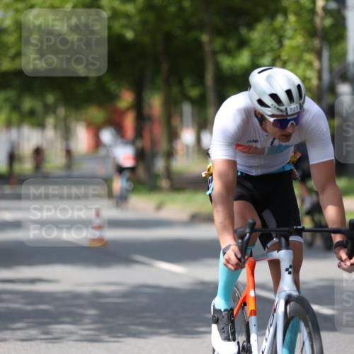 10.08.2025 - GEWOBA Citytriathlon Bremen Yannick Fuchs http://msf.ph/oto/8545331 10.08.2025 12:57:05 Radfahren 559, 672, 723, 730, 755, 758, 830, 849, 879, 913, 940, 969, 1003, 1014 meine-sportfotos.de