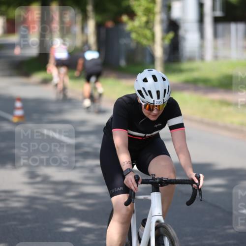 10.08.2025 - GEWOBA Citytriathlon Bremen Yannick Fuchs http://msf.ph/oto/8545336 10.08.2025 11:04:48 Radfahren 235, 361 meine-sportfotos.de