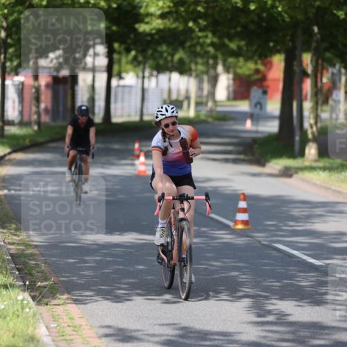 10.08.2025 - GEWOBA Citytriathlon Bremen Yannick Fuchs http://msf.ph/oto/8545347 10.08.2025 11:05:50 Radfahren 179, 217 meine-sportfotos.de