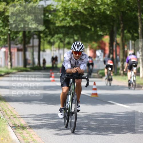 10.08.2025 - GEWOBA Citytriathlon Bremen Yannick Fuchs http://msf.ph/oto/8545349 10.08.2025 12:57:07 Radfahren 559, 672, 723, 730, 755, 758, 830, 849, 879, 913, 940, 969, 1003, 1014 meine-sportfotos.de