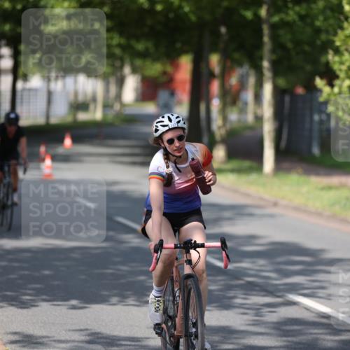 10.08.2025 - GEWOBA Citytriathlon Bremen Yannick Fuchs http://msf.ph/oto/8545353 10.08.2025 11:05:50 Radfahren 179, 217 meine-sportfotos.de