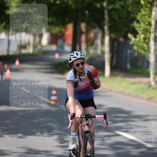 10.08.2025 - GEWOBA Citytriathlon Bremen Yannick Fuchs http://msf.ph/oto/8545358 10.08.2025 11:05:51 Radfahren 179, 217 meine-sportfotos.de