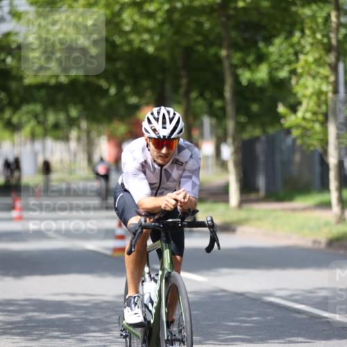 10.08.2025 - GEWOBA Citytriathlon Bremen Yannick Fuchs http://msf.ph/oto/8545361 10.08.2025 12:57:07 Radfahren 559, 672, 723, 730, 755, 758, 830, 849, 879, 913, 940, 969, 1003, 1014 meine-sportfotos.de