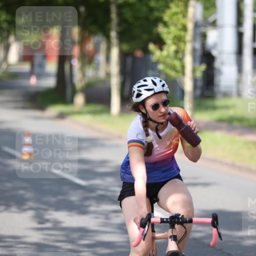 10.08.2025 - GEWOBA Citytriathlon Bremen Yannick Fuchs http://msf.ph/oto/8545362 10.08.2025 11:05:51 Radfahren 179, 217 meine-sportfotos.de