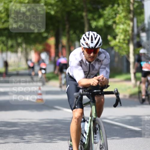 10.08.2025 - GEWOBA Citytriathlon Bremen Yannick Fuchs http://msf.ph/oto/8545364 10.08.2025 12:57:07 Radfahren 559, 672, 723, 730, 755, 758, 830, 849, 879, 913, 940, 969, 1003, 1014 meine-sportfotos.de