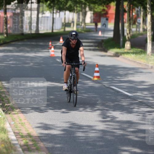 10.08.2025 - GEWOBA Citytriathlon Bremen Yannick Fuchs http://msf.ph/oto/8545368 10.08.2025 11:05:52 Radfahren 179, 217 meine-sportfotos.de