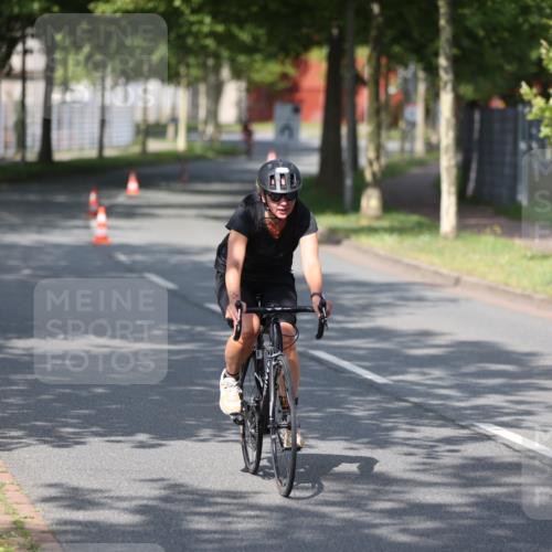 10.08.2025 - GEWOBA Citytriathlon Bremen Yannick Fuchs http://msf.ph/oto/8545374 10.08.2025 11:05:52 Radfahren 179, 217 meine-sportfotos.de
