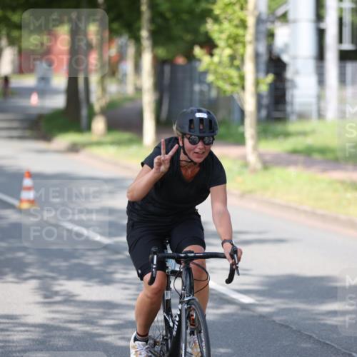 10.08.2025 - GEWOBA Citytriathlon Bremen Yannick Fuchs http://msf.ph/oto/8545379 10.08.2025 11:05:53 Radfahren 179, 217 meine-sportfotos.de