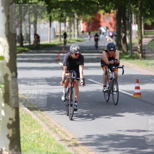 10.08.2025 - GEWOBA Citytriathlon Bremen Yannick Fuchs http://msf.ph/oto/8545380 10.08.2025 12:57:15 Radfahren 559, 572, 723, 730, 758, 849, 879, 892, 900, 940, 969, 1003 meine-sportfotos.de