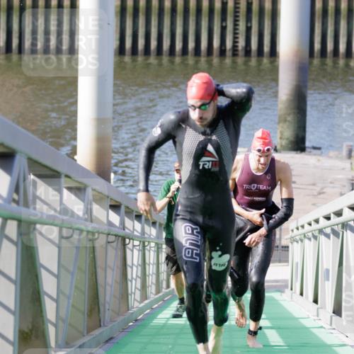 10.08.2025 - GEWOBA Citytriathlon Bremen H.Heesch http://msf.ph/oto/8545400 10.08.2025 10:14:44 Schwimmen 374, 375, 391, 398, 438 meine-sportfotos.de
